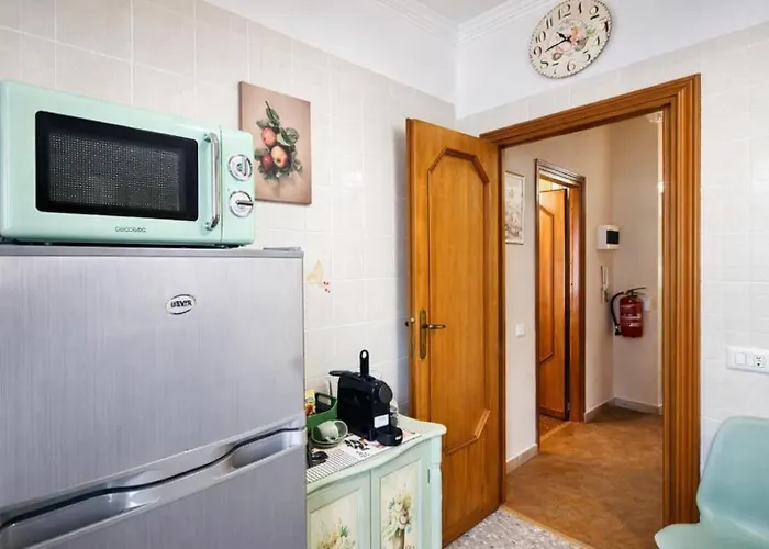 Marina E Lucio Bright San Paolo Metro Near Colosseum 4 Guests Holiday home Rome